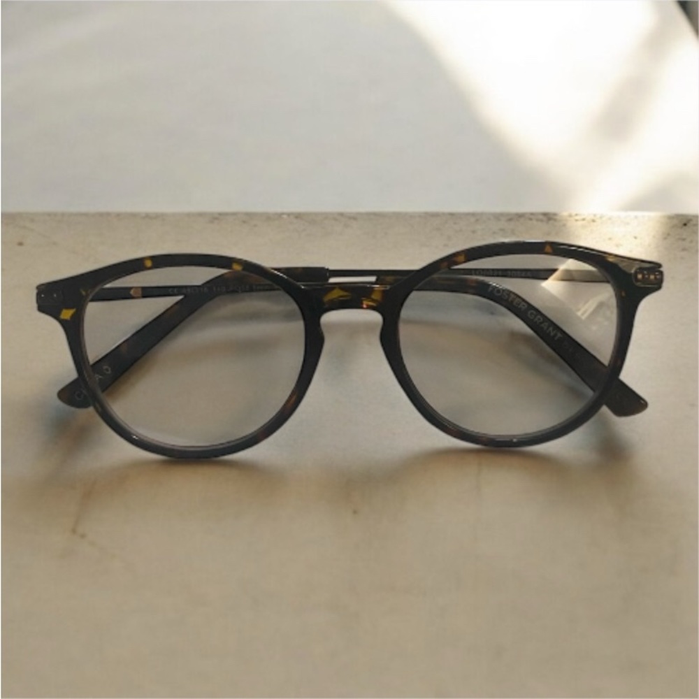 Stylish Round Glasses with Tortoise Shell Pattern Foster Grant